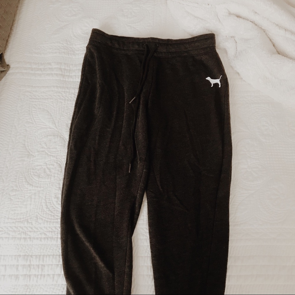 PINK Victoria’s Secret cropped sweatpants